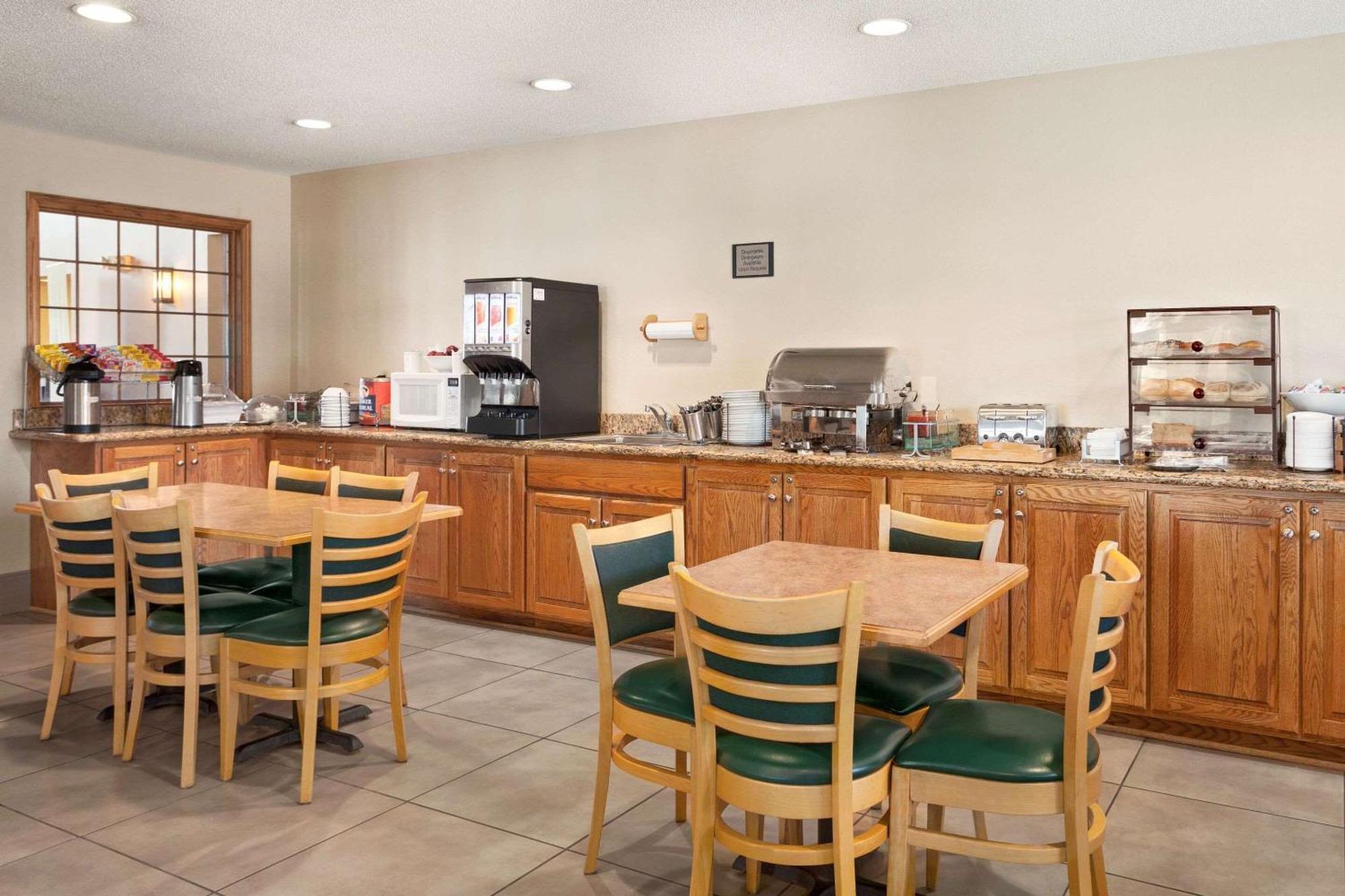 Country Inn & Suites By Radisson, Fort Dodge, Ia Exterior foto